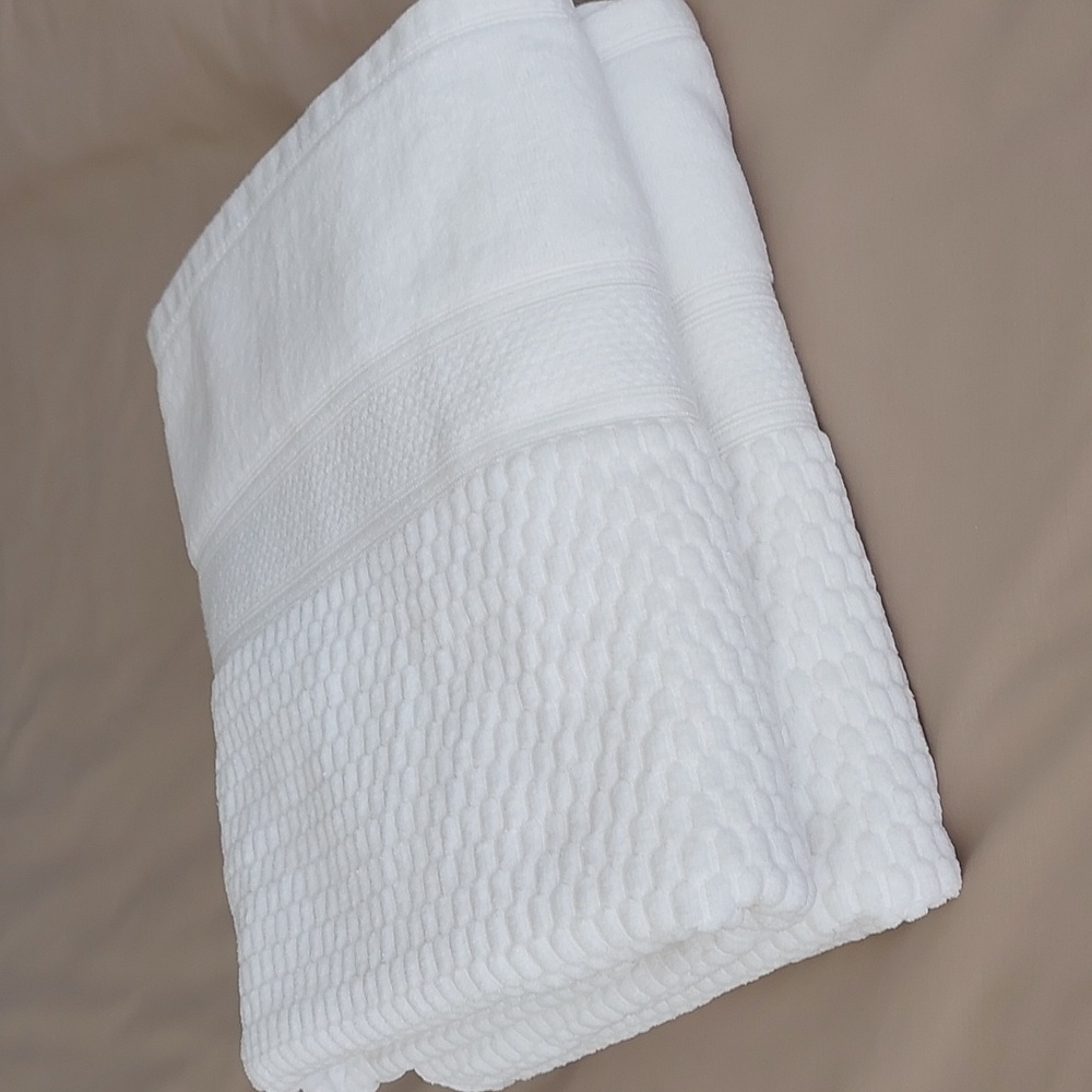 Luxury Set Of 2 White Bath Towel